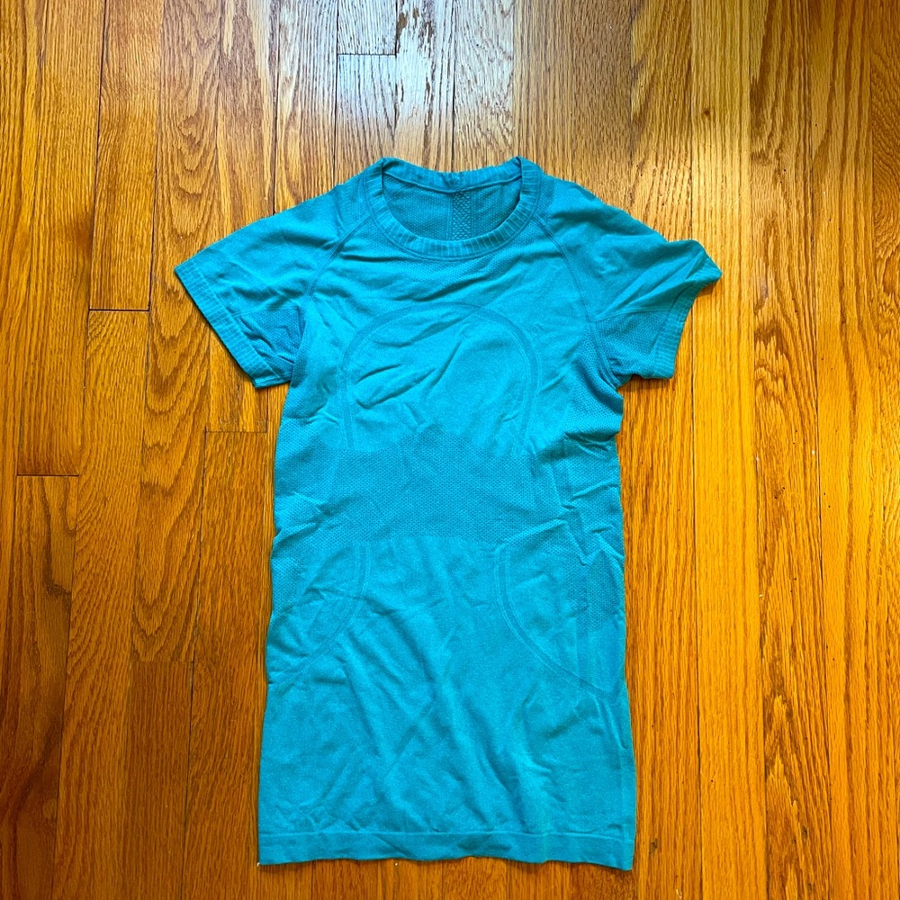 LULULEMON SWIFTLY TECH SHORT SLEEVE size 4 Turquoise Blue